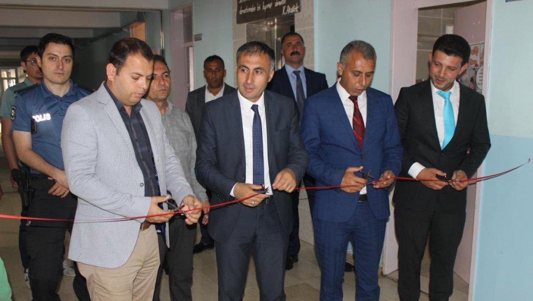 Sarız TürkTelekom Yatılı Bölge Ortaokulunda Resim Sergisi Açıldı