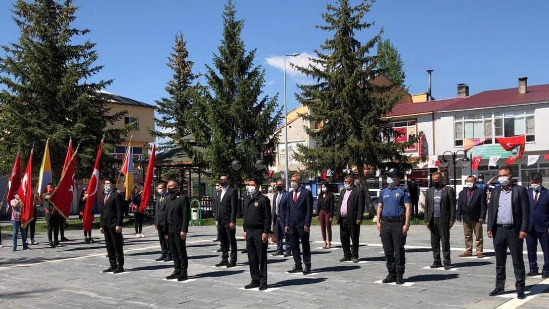19 Mayıs Atatürk' ü Anma Gençlik ve Spor Bayramı Çelenk Sunma Töreni Düzenlendi