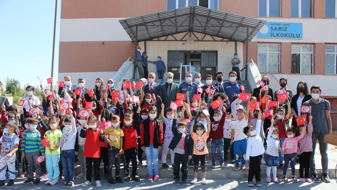 Sarız İlkokulunda İlköğretim Haftası Kutlama Programı Düzenlendi.