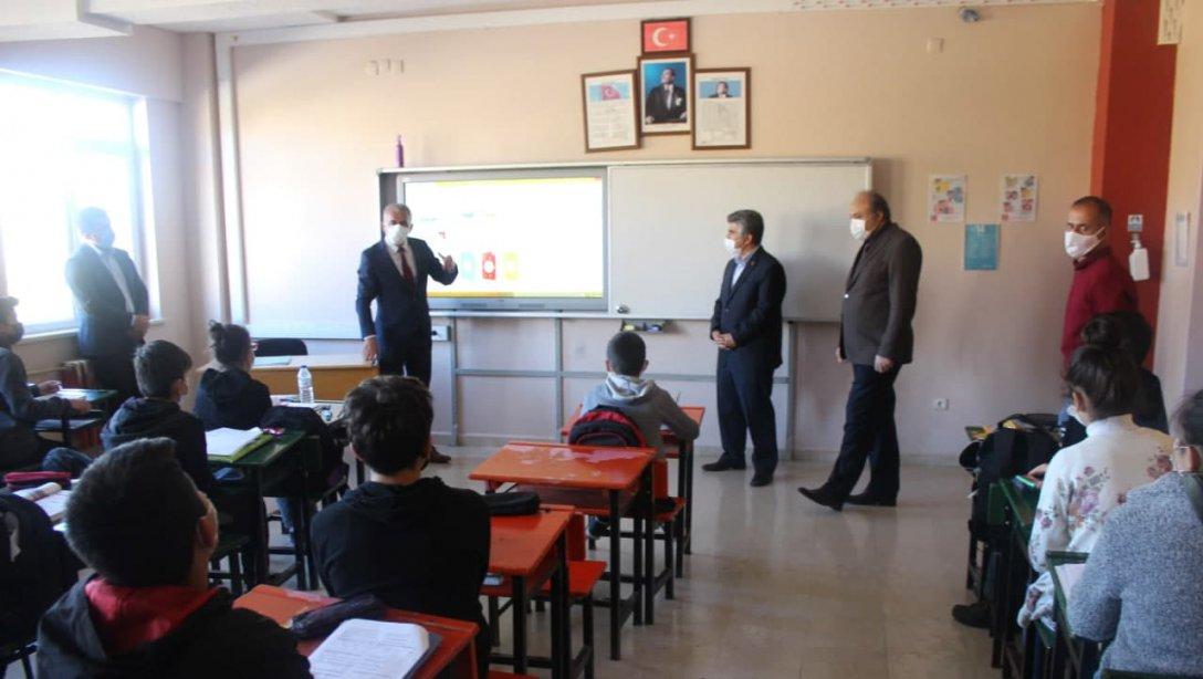 İlçe Milli Eğitim Müdürü Sarız Türk Telekom Yatılı Bölge Ortaokulunu Ziyaret Etti.