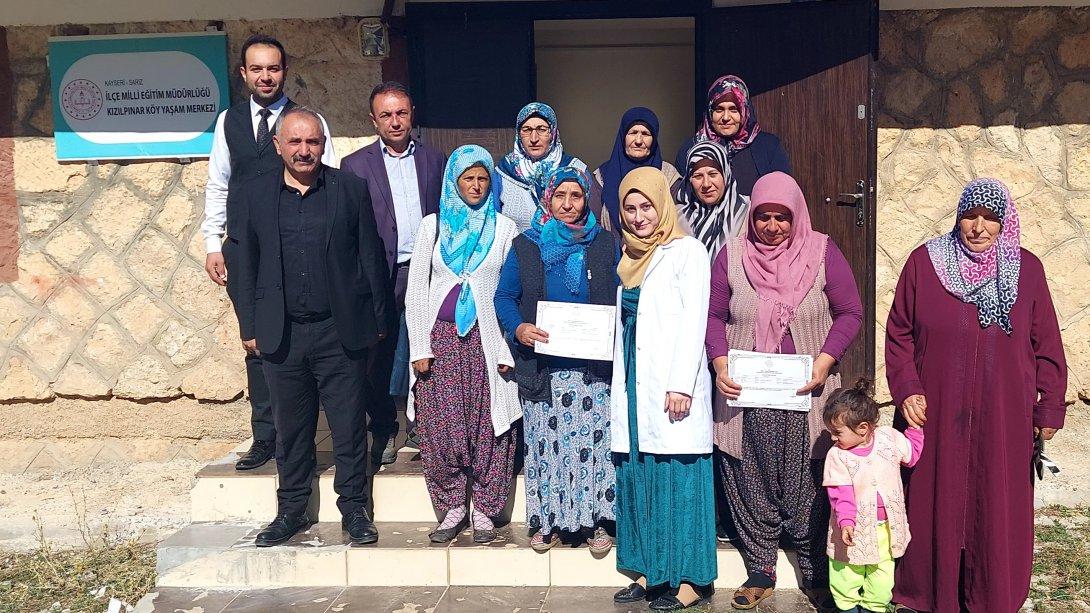 Kızılpınar Köy Yaşam Merkezinde Kur'an-ı Kerim (Elifba) eğitimini başarıyla tamamlayan kursiyerlerimize sertifikalarını törenle teslim ettik.