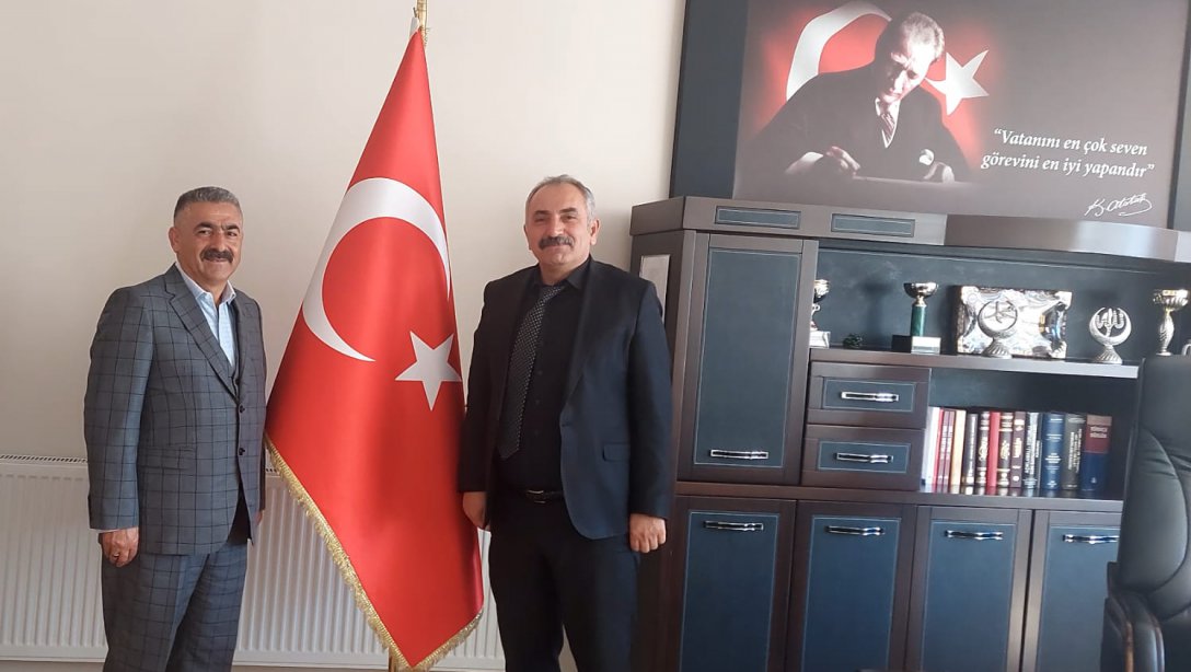 Avrupalı Kayserililer Birliği Genel Başkan yardımcısı ve Türkiye Temsilcisi Sn. Erdogan Esen İlçe Milli Eğitim Müdürümüz Sn. Selahattin Kolukısa'ya hayırlı olsun ziyaretinde bulundular